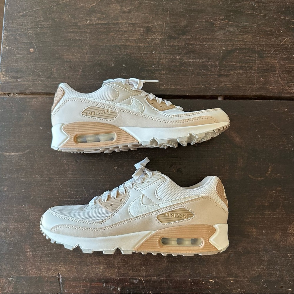 Women’s Nike Air Max 90 Size 9
